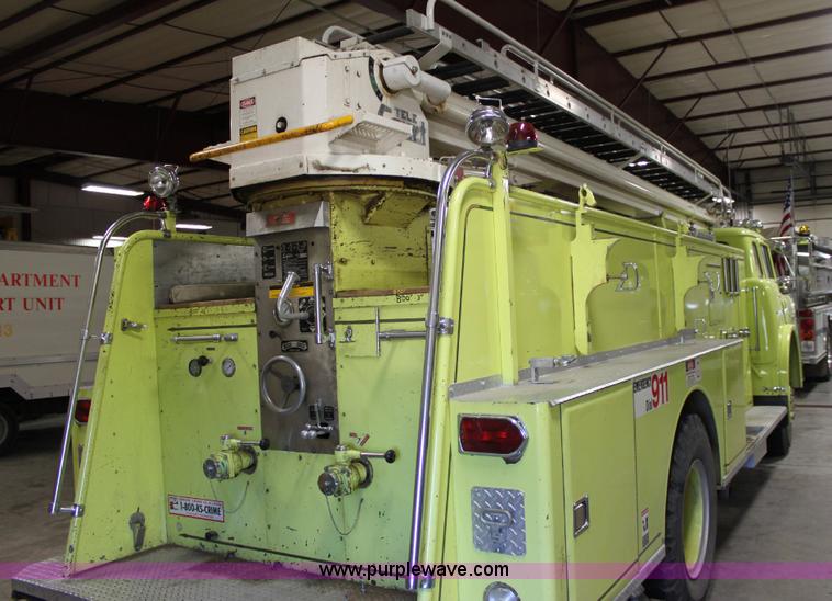 image for item 6319 1975 Ford 900 ladder truck