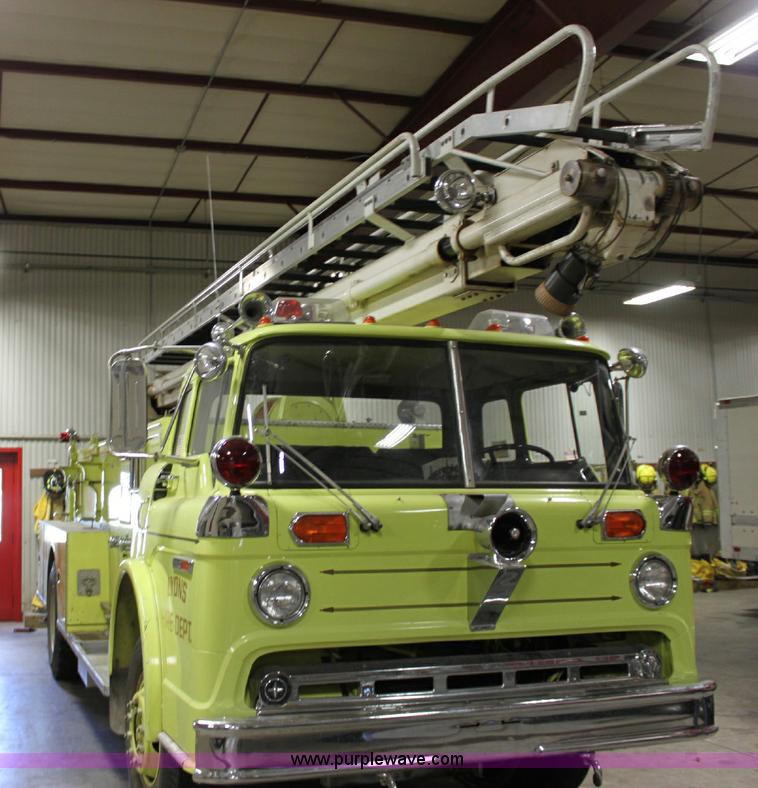 image for item 6319 1975 Ford 900 ladder truck