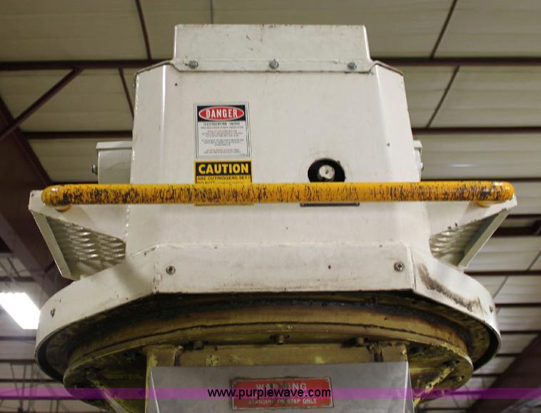 image for item 6319 1975 Ford 900 ladder truck