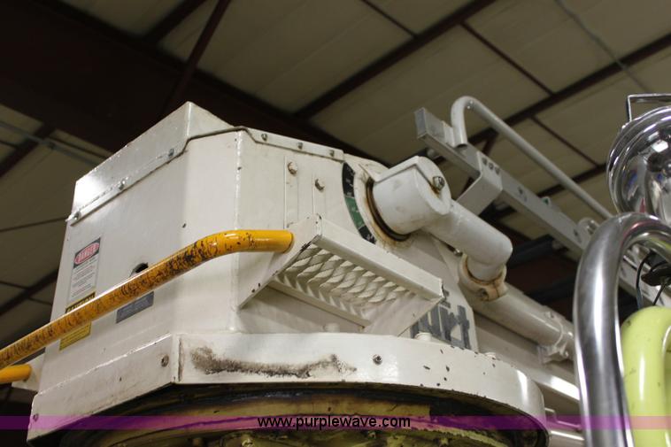 image for item 6319 1975 Ford 900 ladder truck