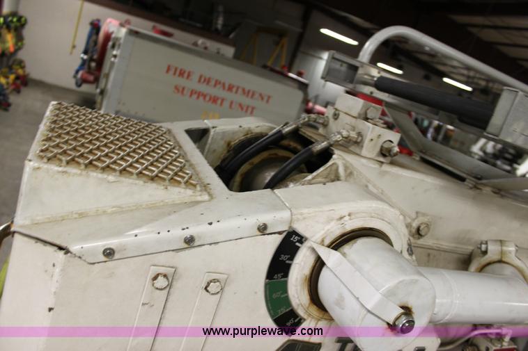 image for item 6319 1975 Ford 900 ladder truck