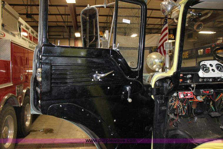 image for item 6319 1975 Ford 900 ladder truck