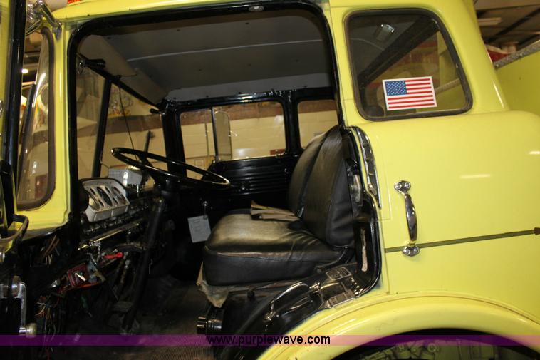 image for item 6319 1975 Ford 900 ladder truck