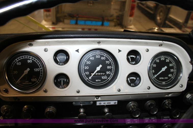 image for item 6319 1975 Ford 900 ladder truck