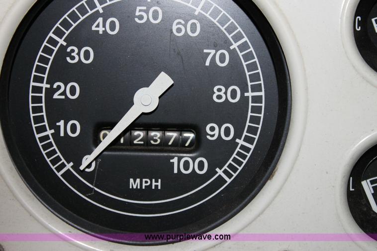 image for item 6319 1975 Ford 900 ladder truck