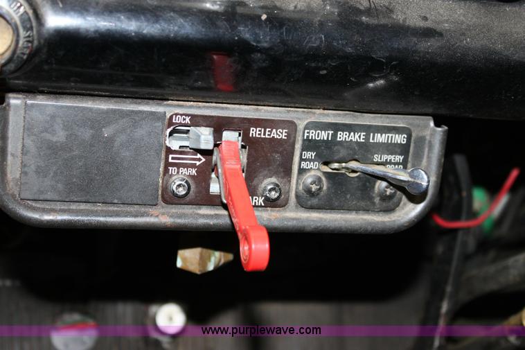 image for item 6319 1975 Ford 900 ladder truck