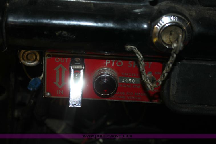 image for item 6319 1975 Ford 900 ladder truck