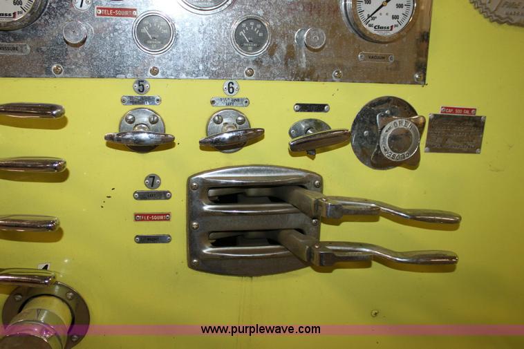 image for item 6319 1975 Ford 900 ladder truck