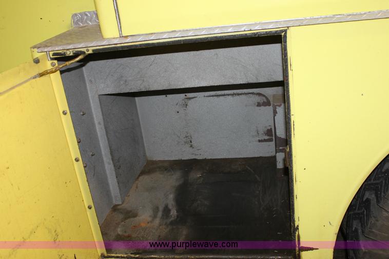 image for item 6319 1975 Ford 900 ladder truck