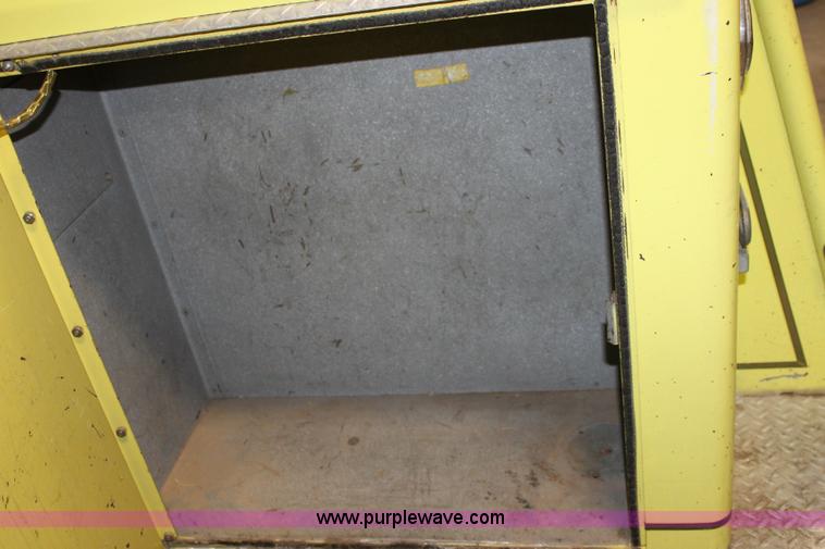 image for item 6319 1975 Ford 900 ladder truck