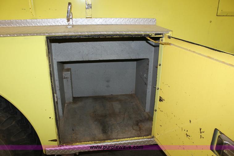 image for item 6319 1975 Ford 900 ladder truck