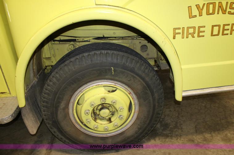 image for item 6319 1975 Ford 900 ladder truck