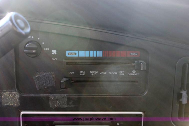 image for item 6351 1993 Ford E350 transit van