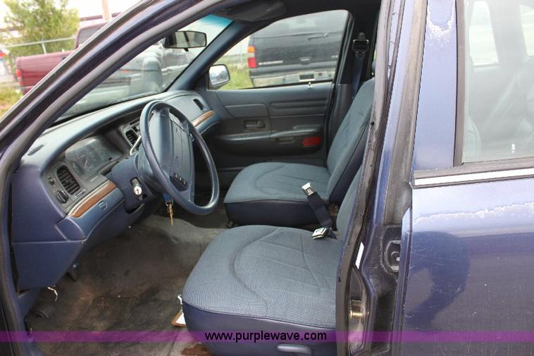 image for item 6532 1995 Ford Crown Victoria Police Interceptor