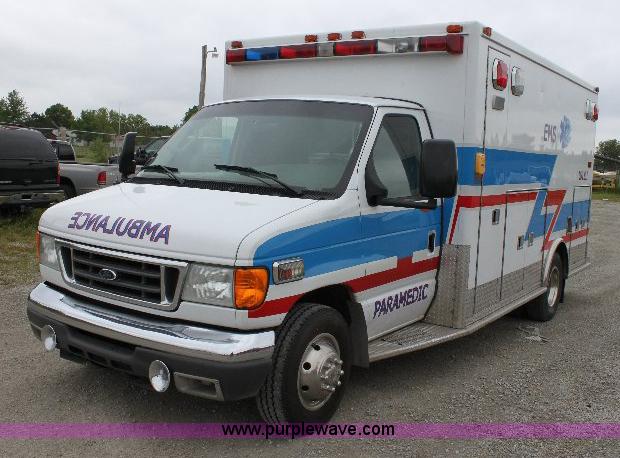 image for item 6534 2006 Ford E450 Super Duty ambulance