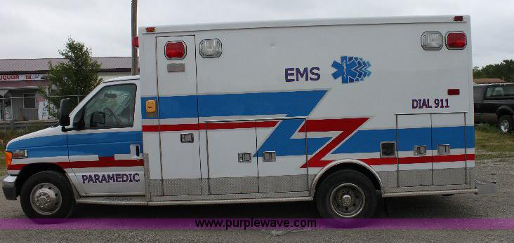 image for item 6534 2006 Ford E450 Super Duty ambulance