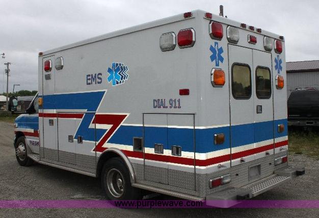 image for item 6534 2006 Ford E450 Super Duty ambulance
