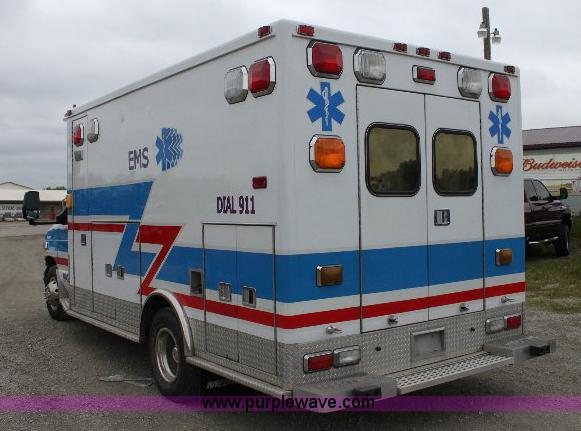 image for item 6534 2006 Ford E450 Super Duty ambulance