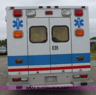 image for item 6534 2006 Ford E450 Super Duty ambulance