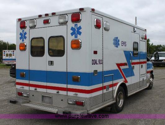 image for item 6534 2006 Ford E450 Super Duty ambulance