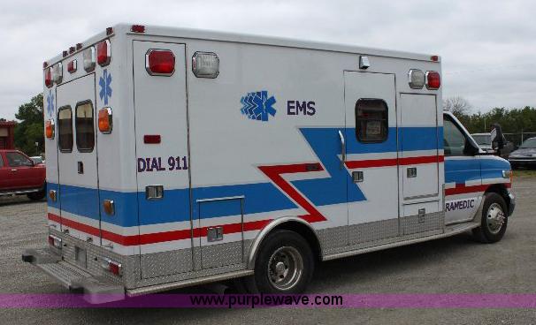 image for item 6534 2006 Ford E450 Super Duty ambulance