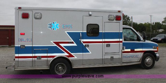 image for item 6534 2006 Ford E450 Super Duty ambulance