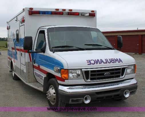 image for item 6534 2006 Ford E450 Super Duty ambulance
