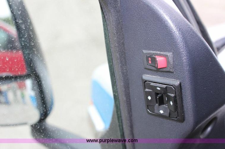 image for item 6534 2006 Ford E450 Super Duty ambulance