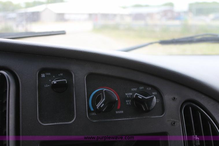 image for item 6534 2006 Ford E450 Super Duty ambulance