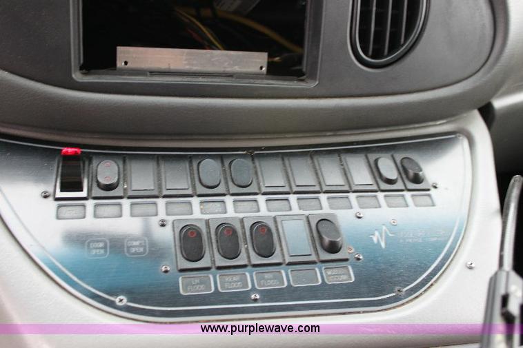 image for item 6534 2006 Ford E450 Super Duty ambulance