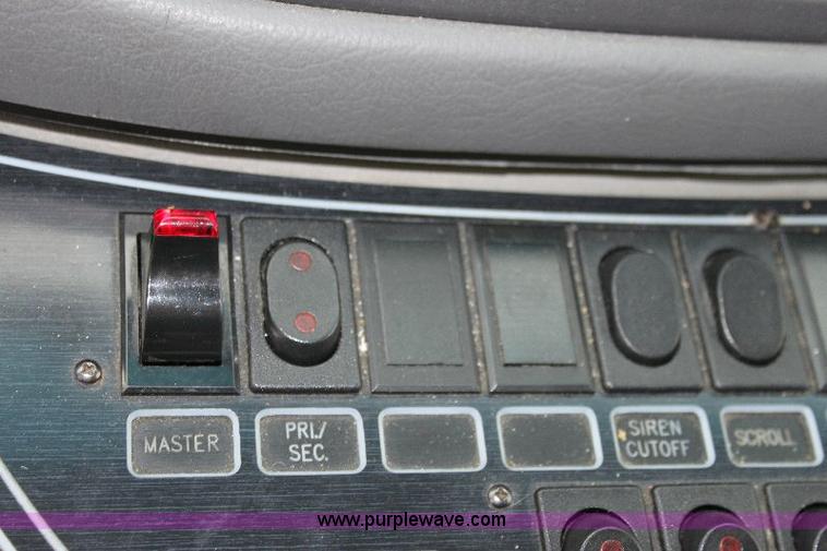 image for item 6534 2006 Ford E450 Super Duty ambulance