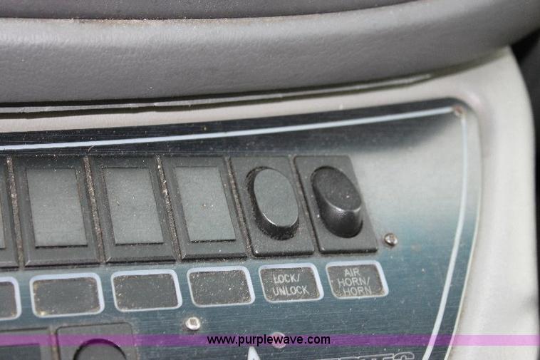 image for item 6534 2006 Ford E450 Super Duty ambulance