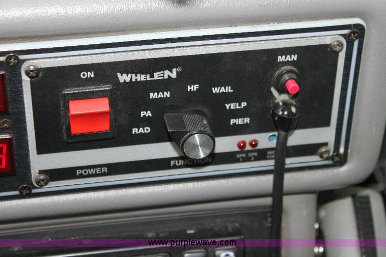 image for item 6534 2006 Ford E450 Super Duty ambulance