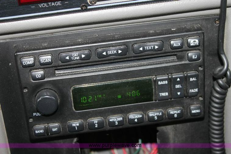 image for item 6534 2006 Ford E450 Super Duty ambulance