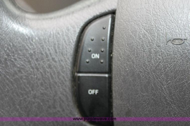 image for item 6534 2006 Ford E450 Super Duty ambulance