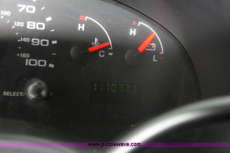 image for item 6534 2006 Ford E450 Super Duty ambulance