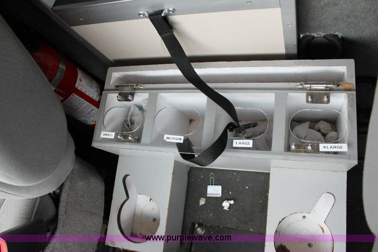 image for item 6534 2006 Ford E450 Super Duty ambulance