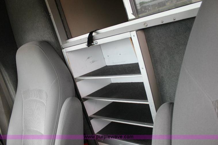 image for item 6534 2006 Ford E450 Super Duty ambulance