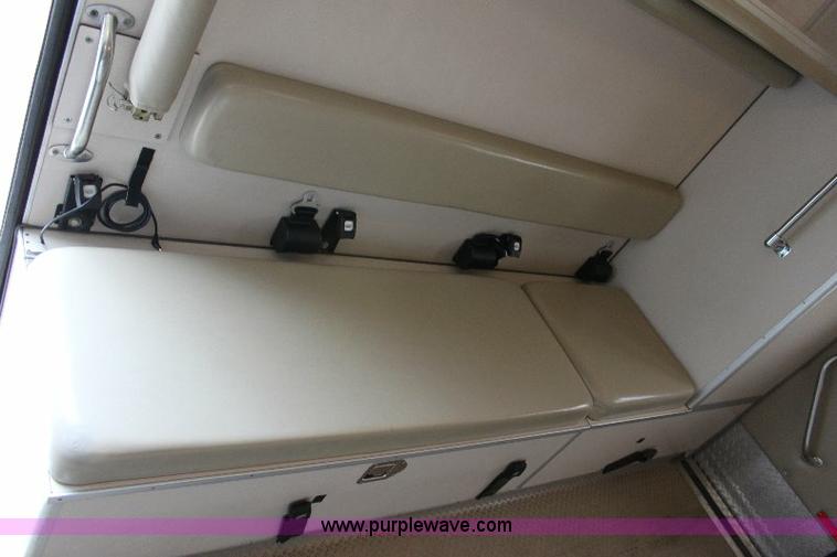 image for item 6534 2006 Ford E450 Super Duty ambulance