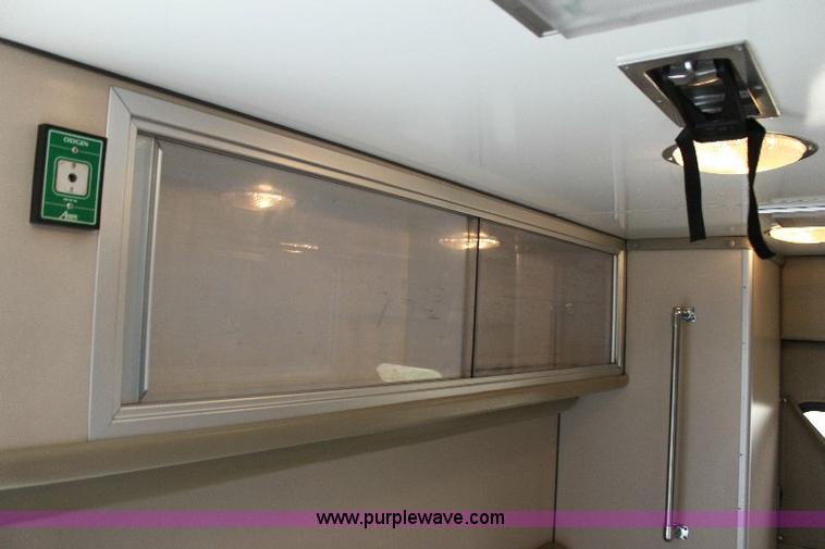 image for item 6534 2006 Ford E450 Super Duty ambulance