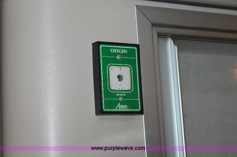 image for item 6534 2006 Ford E450 Super Duty ambulance