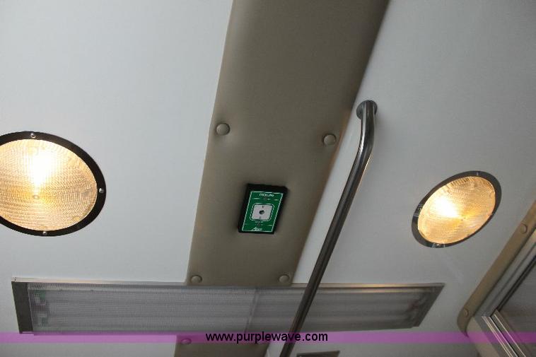 image for item 6534 2006 Ford E450 Super Duty ambulance