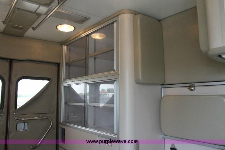 image for item 6534 2006 Ford E450 Super Duty ambulance