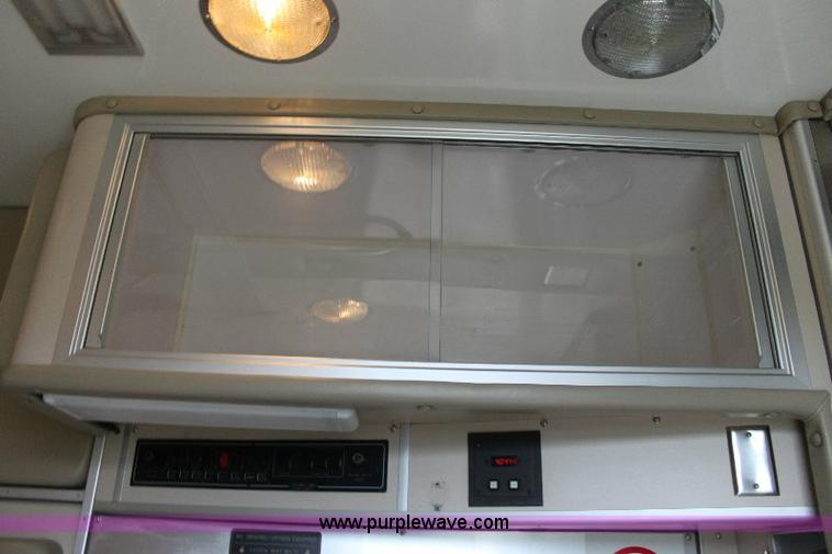 image for item 6534 2006 Ford E450 Super Duty ambulance