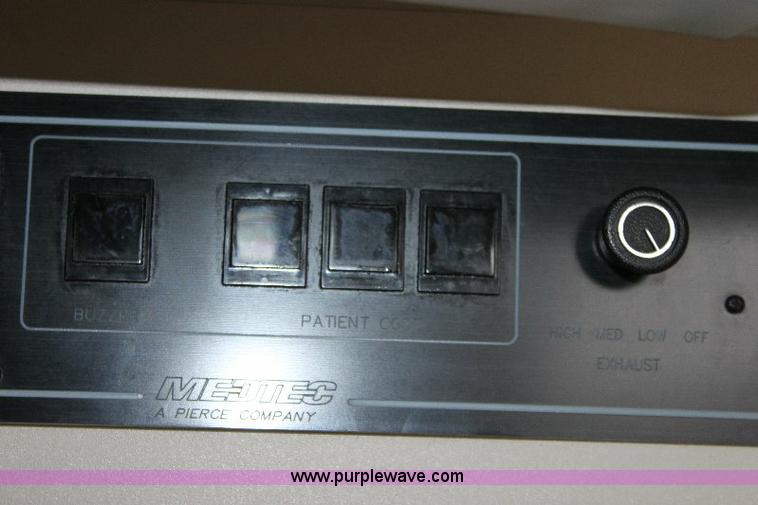 image for item 6534 2006 Ford E450 Super Duty ambulance