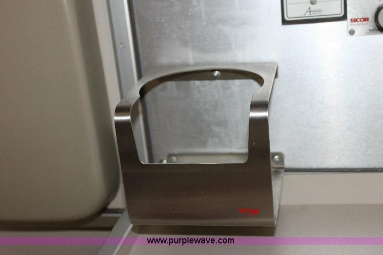 image for item 6534 2006 Ford E450 Super Duty ambulance