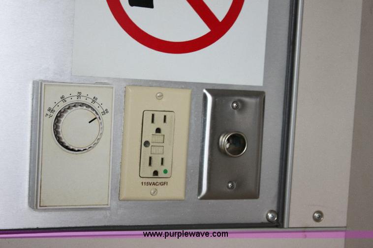 image for item 6534 2006 Ford E450 Super Duty ambulance