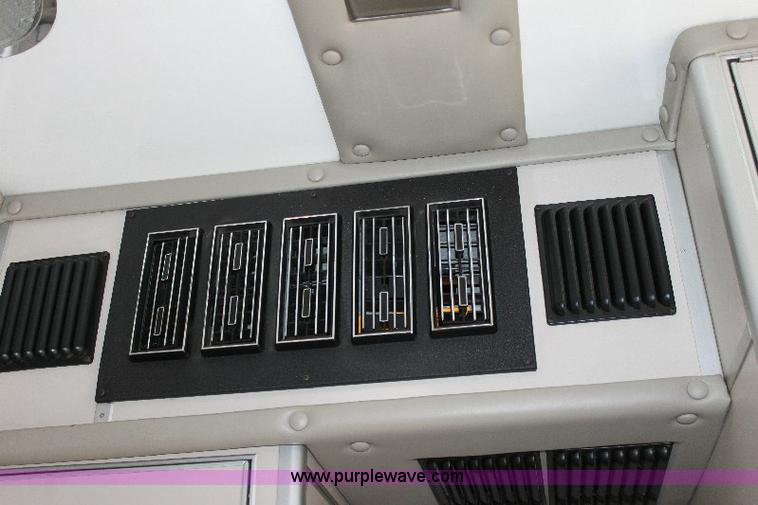 image for item 6534 2006 Ford E450 Super Duty ambulance