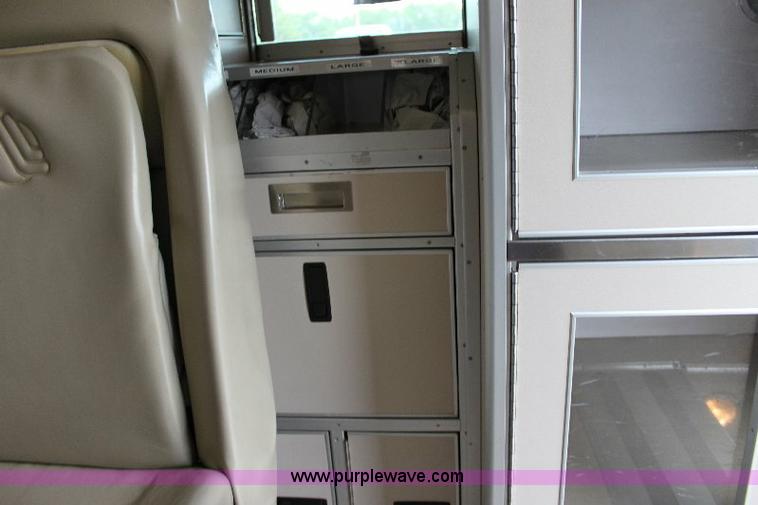 image for item 6534 2006 Ford E450 Super Duty ambulance