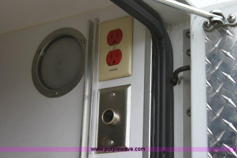 image for item 6534 2006 Ford E450 Super Duty ambulance